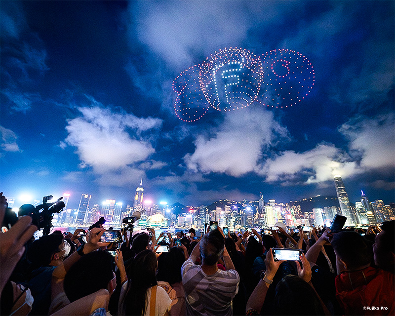 香港を魅了した『ドラえもん ドローンショー』写真1