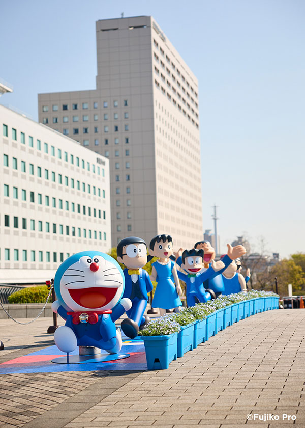 ブルーカーペットに登場したフォーマルな衣装のキャラクターたち